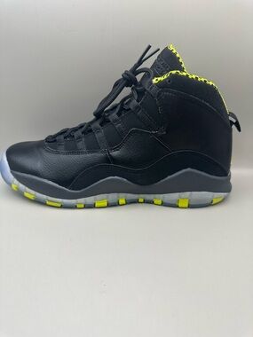 **NEW** Jordan 10 Retro  “Black Venom” Sz 6.5y/8w
